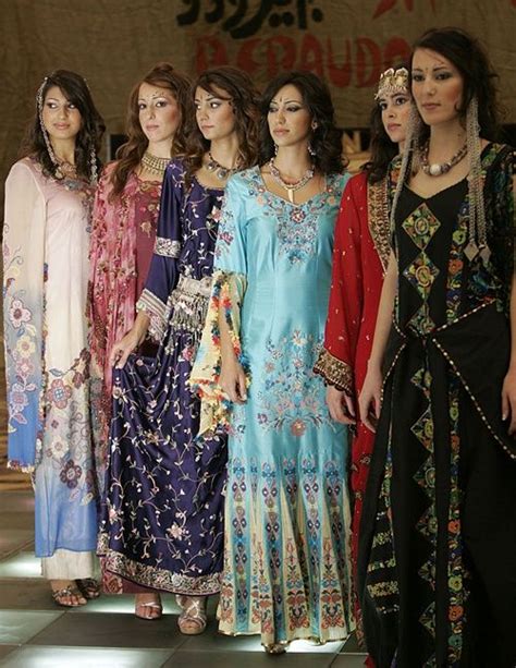 Iraqi women | Traditional dresses, Iraqi women, Dresses