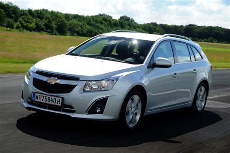 Chevrolet Cruze SW review | | Auto Express