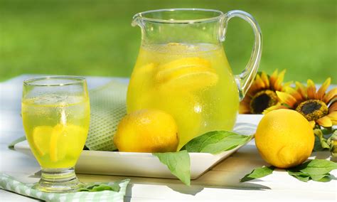 7 Surprising Benefits of Drinking Lemon Juice