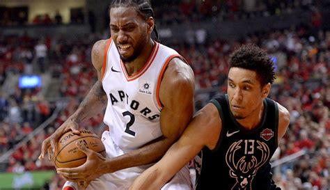 Kawhi Leonard caps furious Raptors run with an epic dunk on Giannis