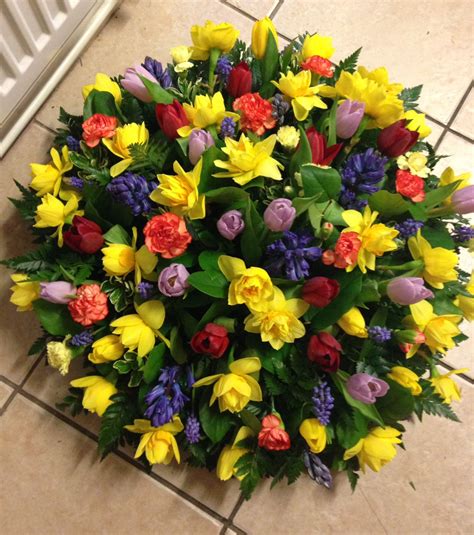 Sarah G. Wallace: Best Color Flowers For Funeral - Funeral Flowers for ...