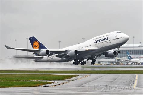 Photo of Lufthansa B744 (D-ABVZ) FlightAware | Helicopter cockpit, Boeing aircraft, Aircraft photos