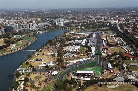 An aerial view of the Albert Park Circuit at Australian GP High-Res ...