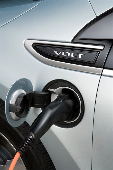 Free fast-charging stations for 4,400 Chevrolet Volt owners