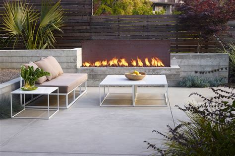 20+ Modern Outdoor Fireplace Ideas – DECOOMO