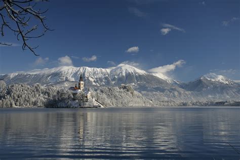 lake-bled-snow - TRAVELSLOVENIA.ORG – All You Need To Know To Visit Slovenia