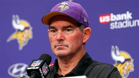 Vikings coach Mike Zimmer had emergency eye surgery - Sports Illustrated