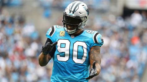 Panthers DE Julius Peppers Doesn't Want the Spotlight - Sports Illustrated