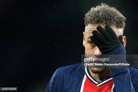 Neymar Sad Photos and Premium High Res Pictures - Getty Images