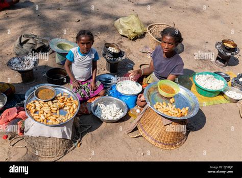 Street food service in Ankaramena district, Madagascar Stock Photo - Alamy