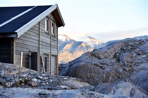 Hotels in Svalbard: Longyearbyen Accommodation for Any Budget