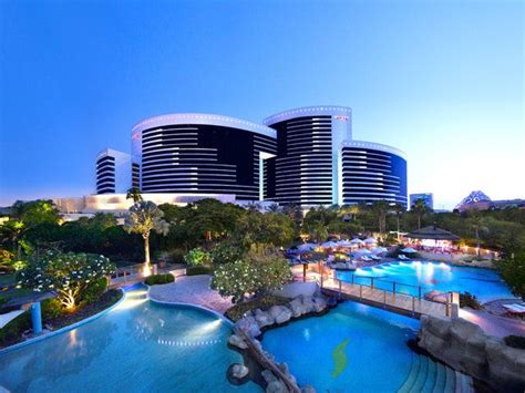 Extravaganz in der Stadt der Superlative gibt es im Gran Hyatt Dubai. Das 5 Sterne-Hotel ...