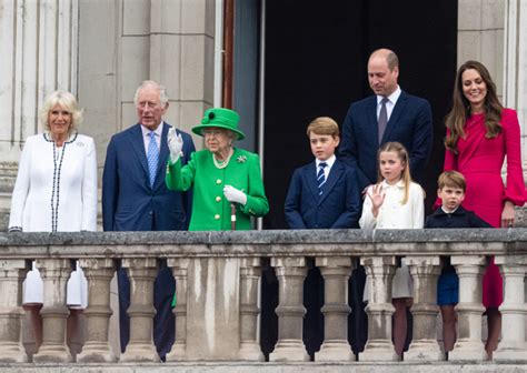 Queen Elizabeth II makes brief appearance to cap off her Platinum ...