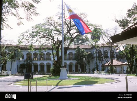 Malacanang palace manila exterior hi-res stock photography and images ...