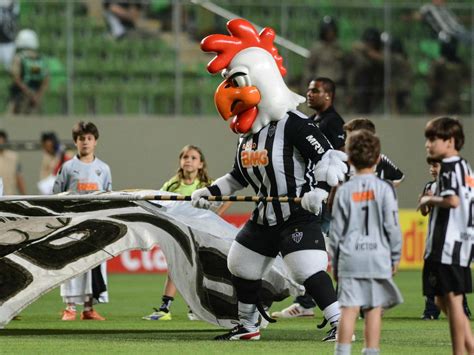 Football news: Atletico Mineiro mascot twirls women’s football player ...