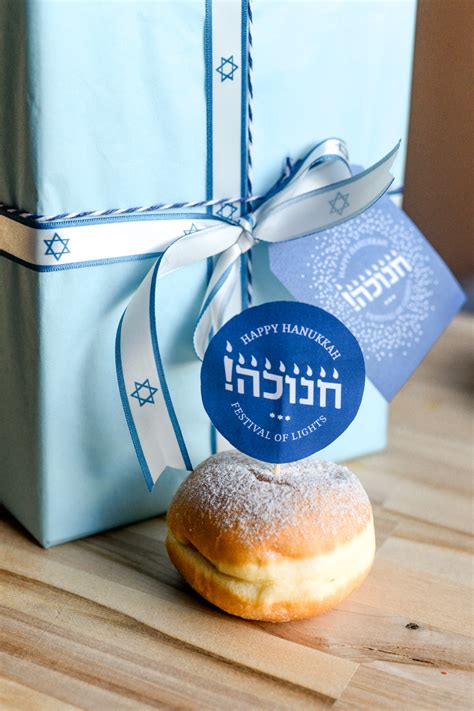 Hanukkah Craft | Free printable Hanukkah cards | Sufganiyot Toppers