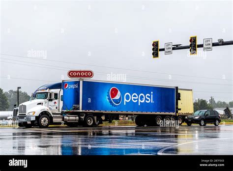 Pepsi cola delivery truck hi-res stock photography and images - Alamy