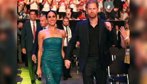 Meghan Markle, Prince Harry send message to royal family with Christmas ...