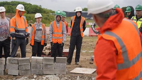 UK’s first occupational traineeship for construction begins at ...