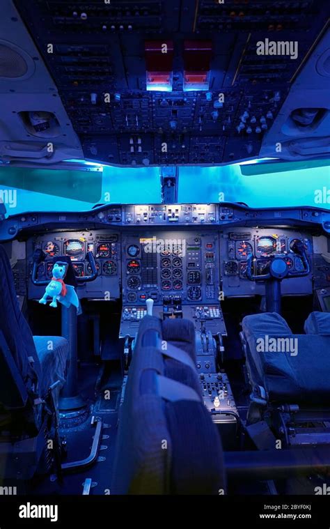 A300 cockpit hi-res stock photography and images - Alamy