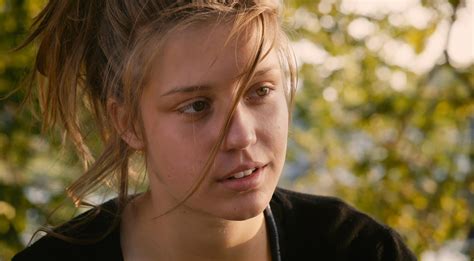 Adele Exarchopoulos as Adele in La vie d'adele / Blue Is the Warmest ...