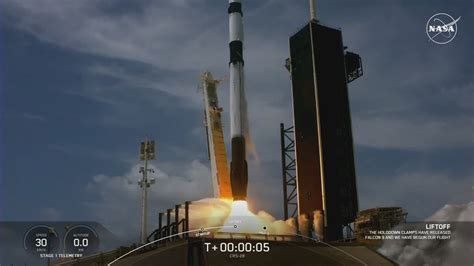 SpaceX Falcon 9 rocket successfully launches Dragon to ISS | wtsp.com