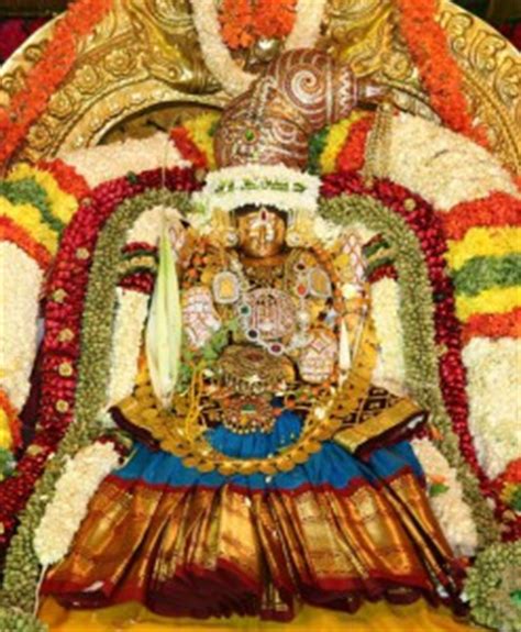 Sri Tiruchanoor Temple – Alamelu Mangapuram - Info, Timings, Photos ...