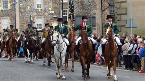 Hawick kicks off Common Riding season - BBC News