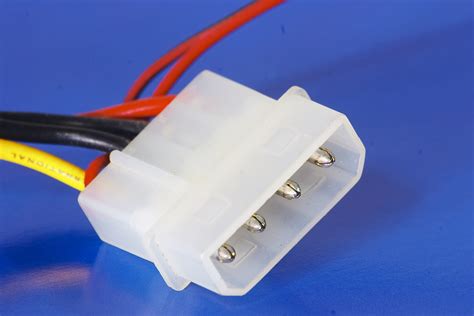 Archivo:Molex male connector.jpg - Wikipedia, la enciclopedia libre