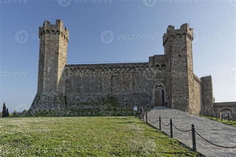 medieval castle stone wall 20338560 Stock Photo at Vecteezy