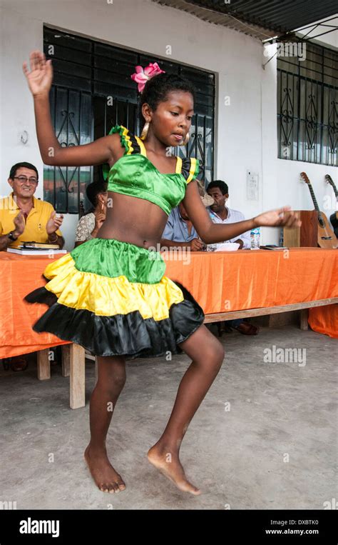 Afro-Peruvian dancing girls.Yapatera, Piura. Peru Stock Photo - Alamy