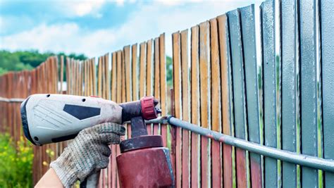 How to Paint a Fence with a Sprayer - Sprayer Review