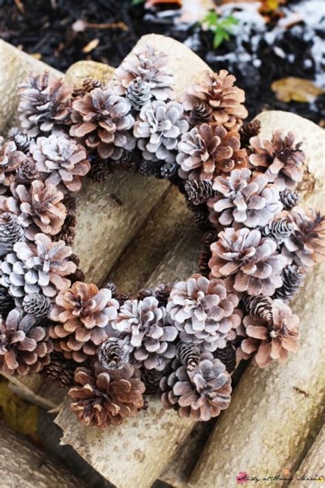 Pine Cone Wreath ⋆ Sugar, Spice and Glitter