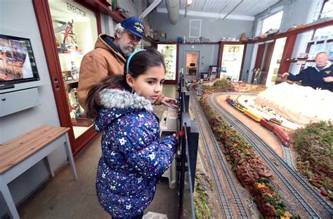 Eli Whitney Museum train exhibit draws a crowd