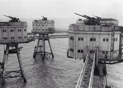 daily timewaster: Maunsell army forts at Red Sands in the Thames ...