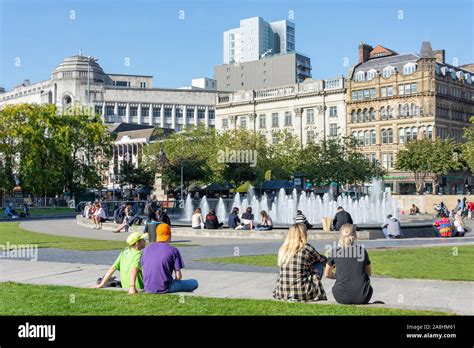 Fountain summer relaxing piccadilly gardens green open spaces pa hi-res ...