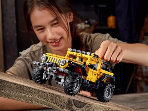 LEGO Technic Jeep Wrangler building set gives you your own high-performance 4X4 » Gadget Flow