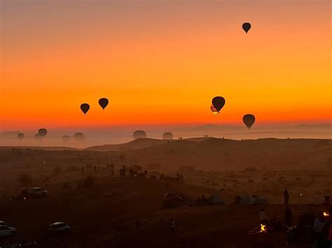 First sunrise of the year over the desert. Dubai, UAE. : r/SkyPorn