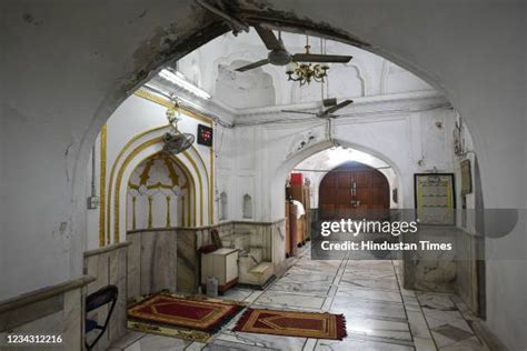 15 Sunehri Masjid Chandni Chowk Stock Photos, High-Res Pictures, and Images - Getty Images