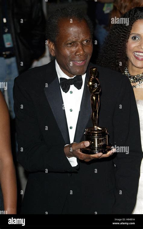 SIDNEY POITIER 2002 VANITY FAIR OSCAR PARTY MORTON'S RESTAURANT BEVERLY HILLS LOS ANGELES USA 24 ...