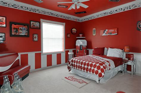 The Sweet Escape Vacation Rental - Coca-Cola Bedroom