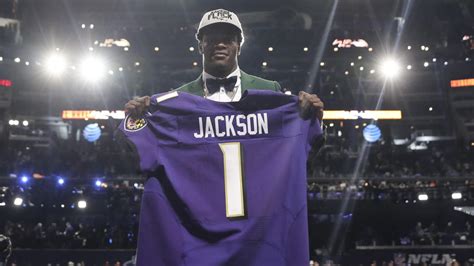 Baltimore Ravens select Lamar Jackson No. 32 overall in 2018