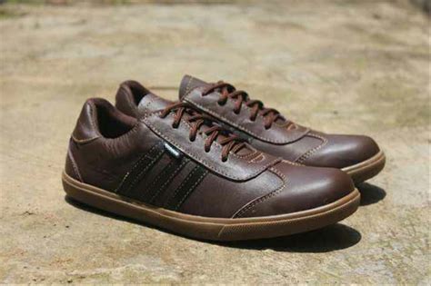 Jual Sepatu Adidas casual sneakers kulit asli keren cowok warna brown ...