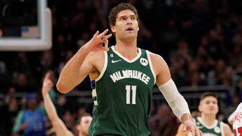 Brook Lopez, Bucks agree to reported 2-year deal | NBA.com