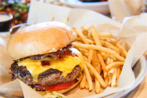 Get Your Grub on at Grub Burger Bar – The Happy Floridian