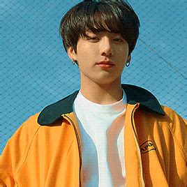 #wattpad #fanfiction Isabella era mais uma garota nerd esquecida pela Escola.. Jungkook mais um ...