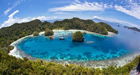 10 Tempat Wisata Alam di Indonesia yang Wajib Dikunjungi