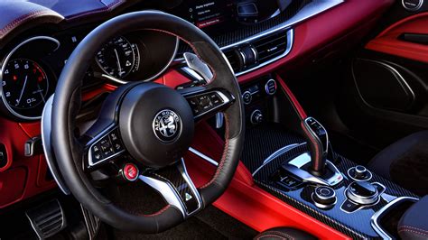 Alfa Romeo’s Sporty New SUV Moves Like Nothing Else in Its Class | MONTECRISTO