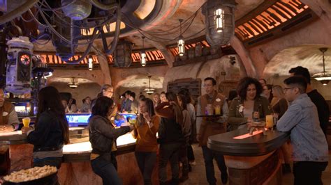 spoilerz: Review: Oga’s Cantina at ‘Star Wars: Galaxy’s Edge’ is a Dream Come True for ‘Star ...