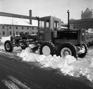 Déneigement à Montréal, 7 janvier 1970 | VM94-U831-010 | Archives de la ...